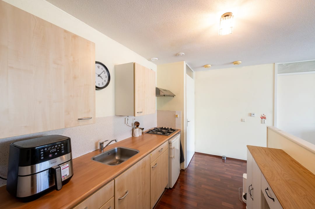 Modern 4-room corner apartment with beautiful views in Laakhaven-Oost — 13