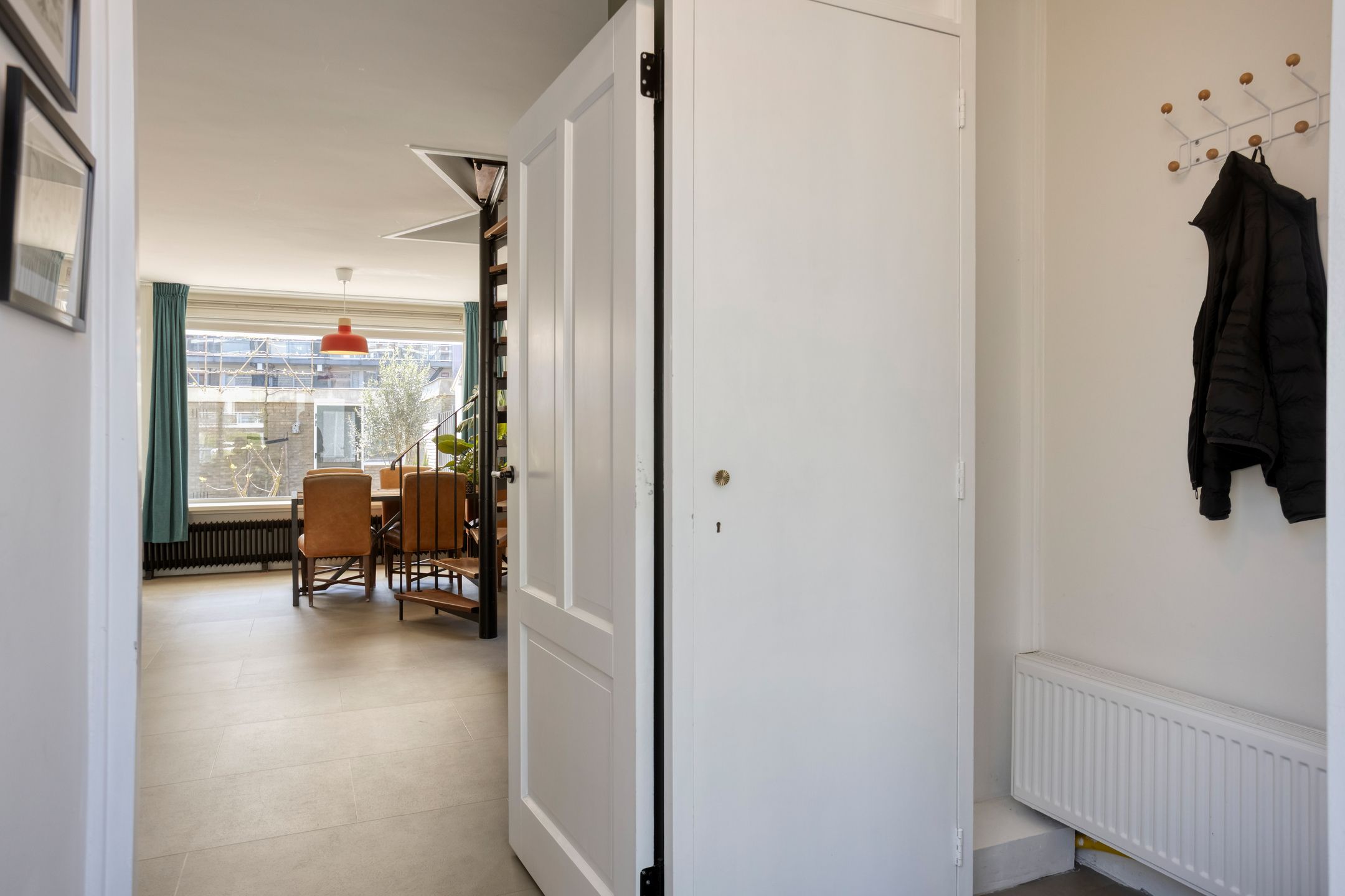 Spacious Corner Home with Sunny South-Facing Garden and Four Bedrooms — 12
