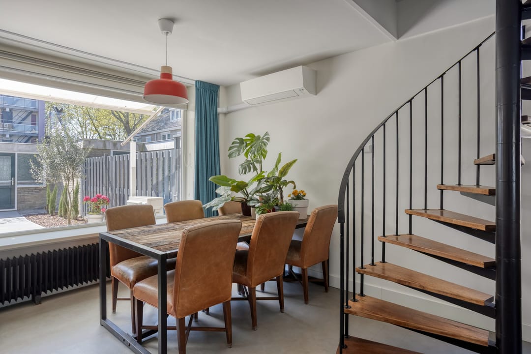 Spacious Corner Home with Sunny South-Facing Garden and Four Bedrooms — 17