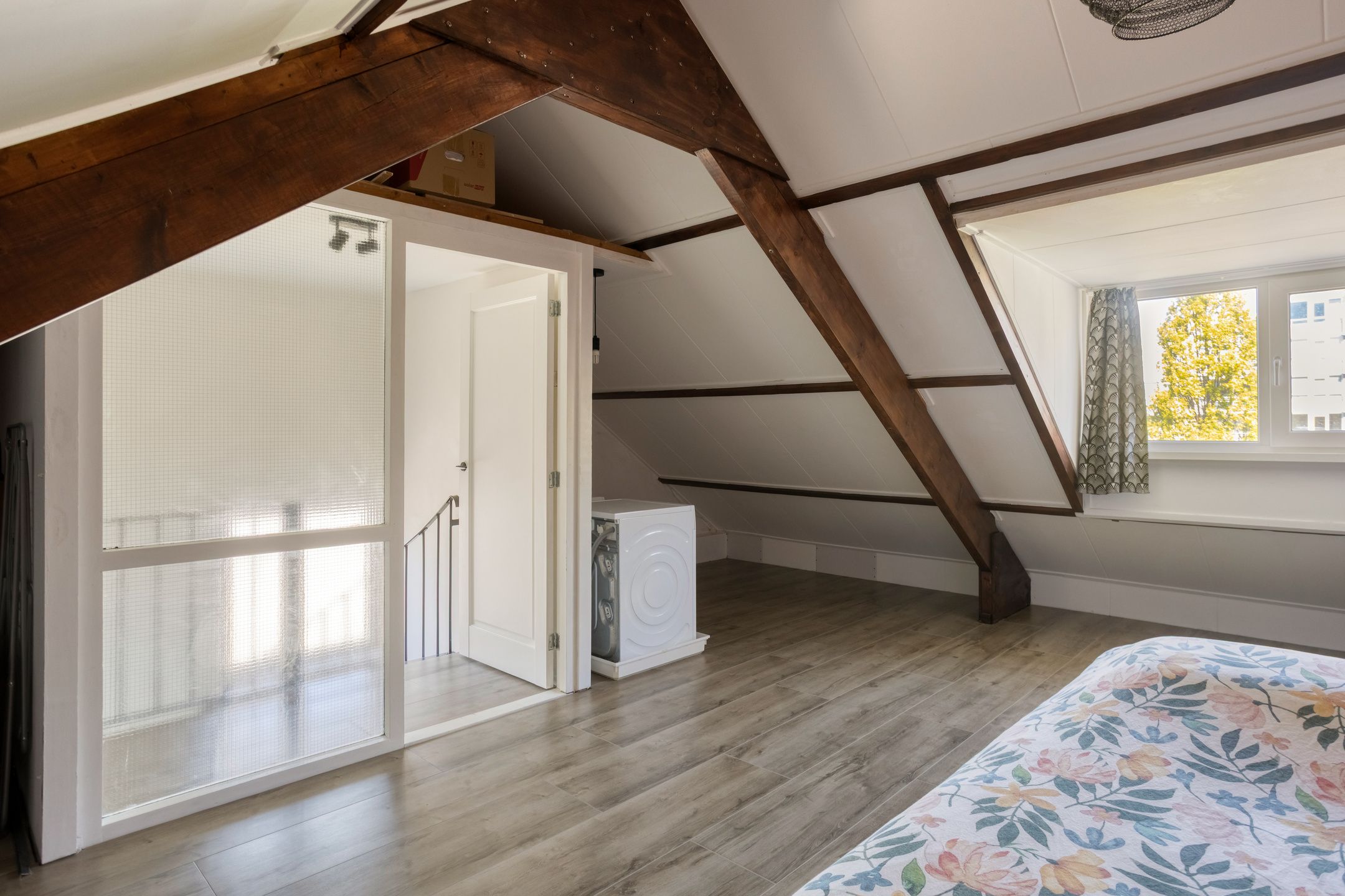 Spacious Corner Home with Sunny South-Facing Garden and Four Bedrooms — 42