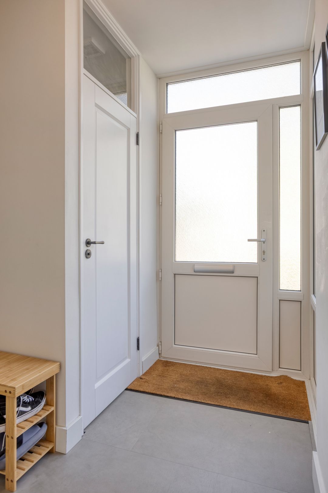 Spacious Corner Home with Sunny South-Facing Garden and Four Bedrooms — 13
