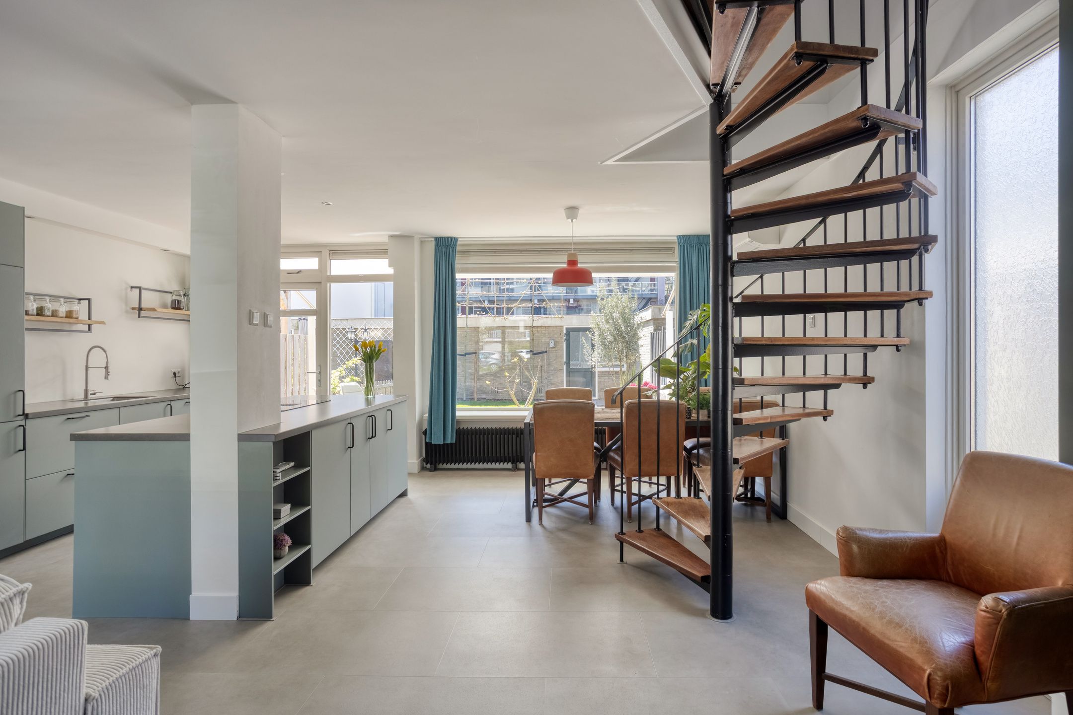 Spacious Corner Home with Sunny South-Facing Garden and Four Bedrooms — 15