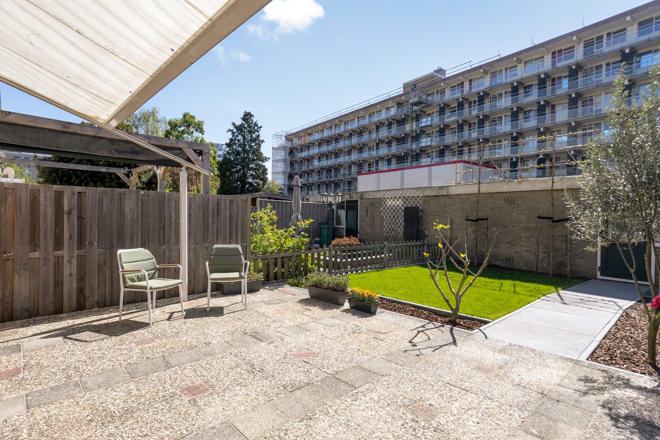 Spacious Corner Home with Sunny South-Facing Garden and Four Bedrooms — 45