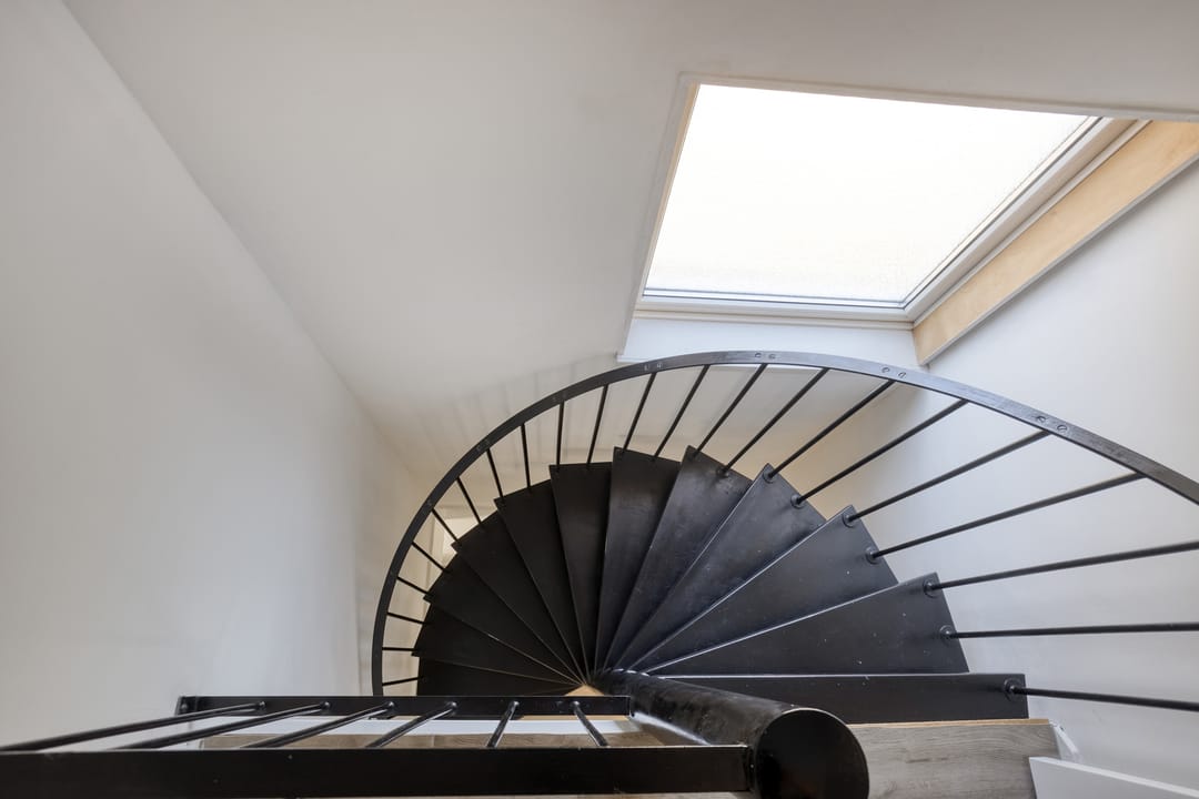 Spacious Corner Home with Sunny South-Facing Garden and Four Bedrooms — 43