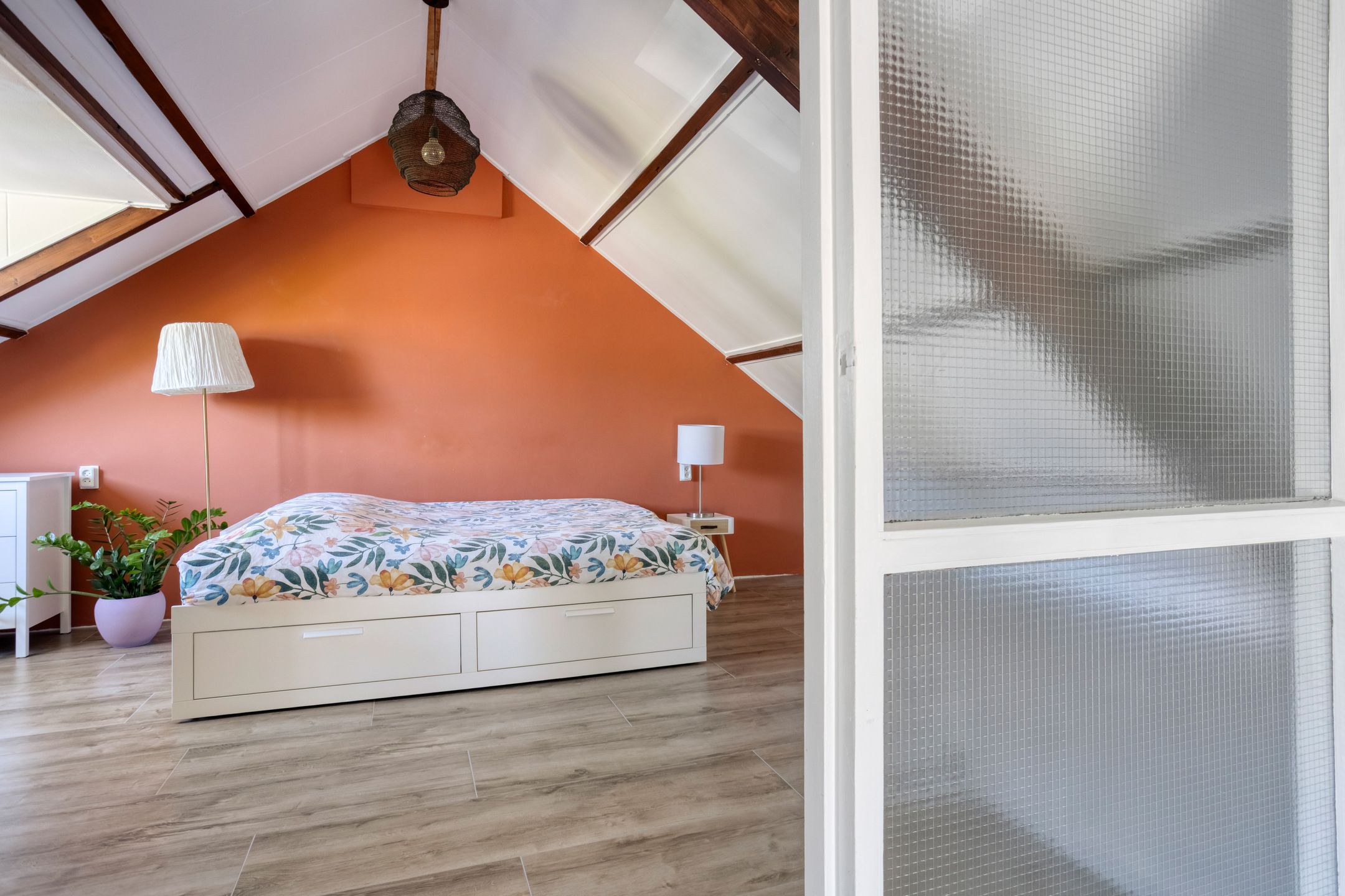 Spacious Corner Home with Sunny South-Facing Garden and Four Bedrooms — 39