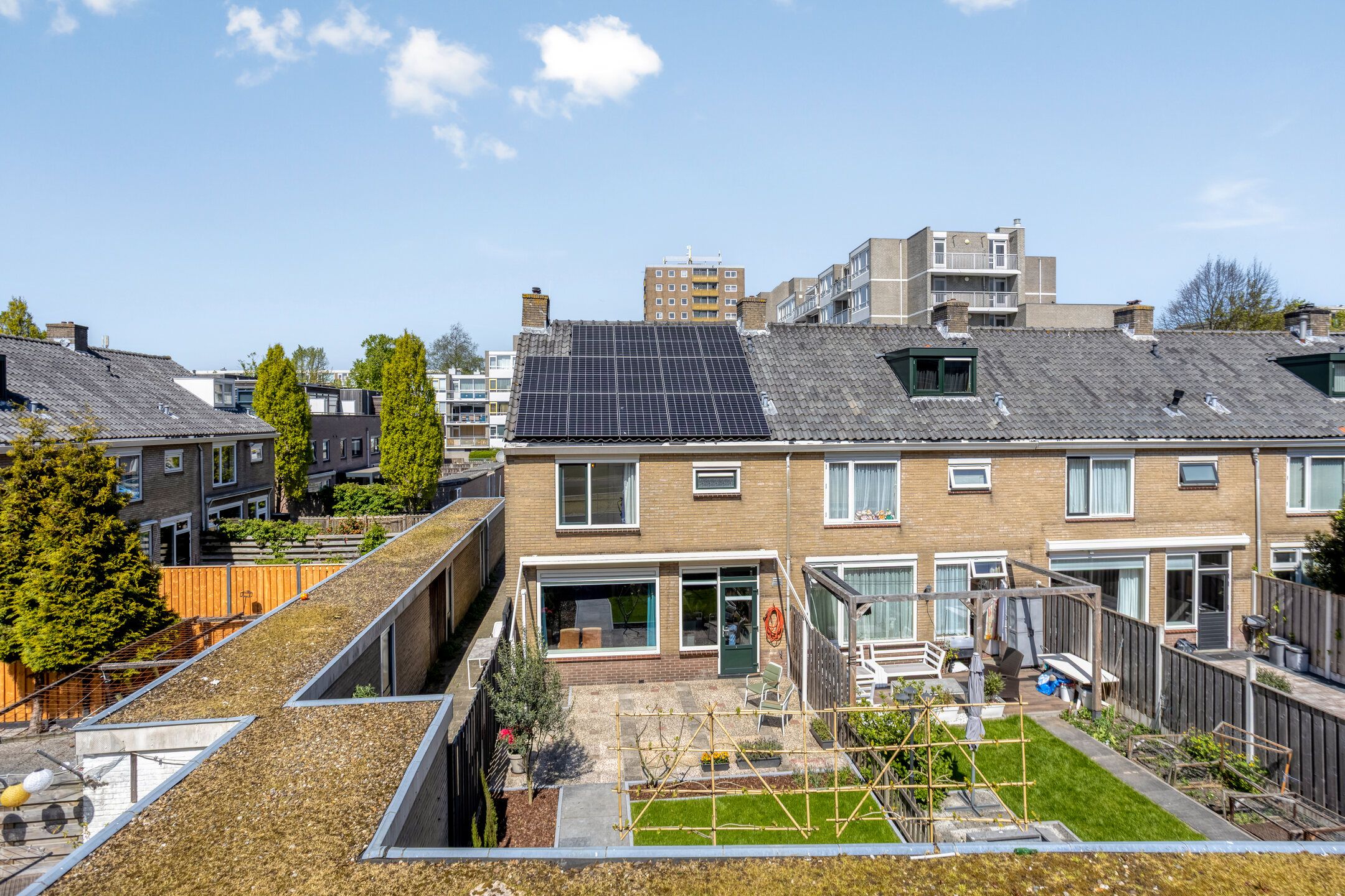 Spacious Corner Home with Sunny South-Facing Garden and Four Bedrooms — 48