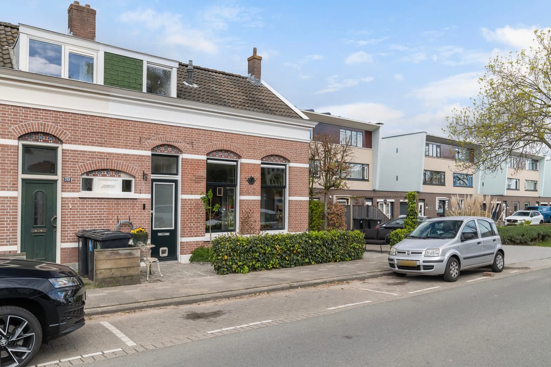 Charming Corner Home in Peaceful Kralingseveer — 38