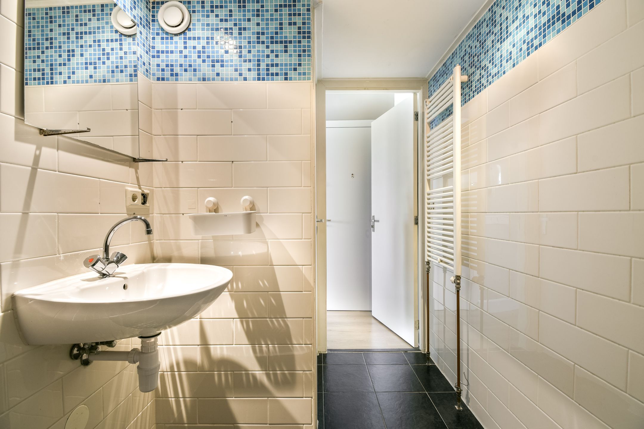 Cozy apartment with French balcony in historic Zaandam Oud West — 15
