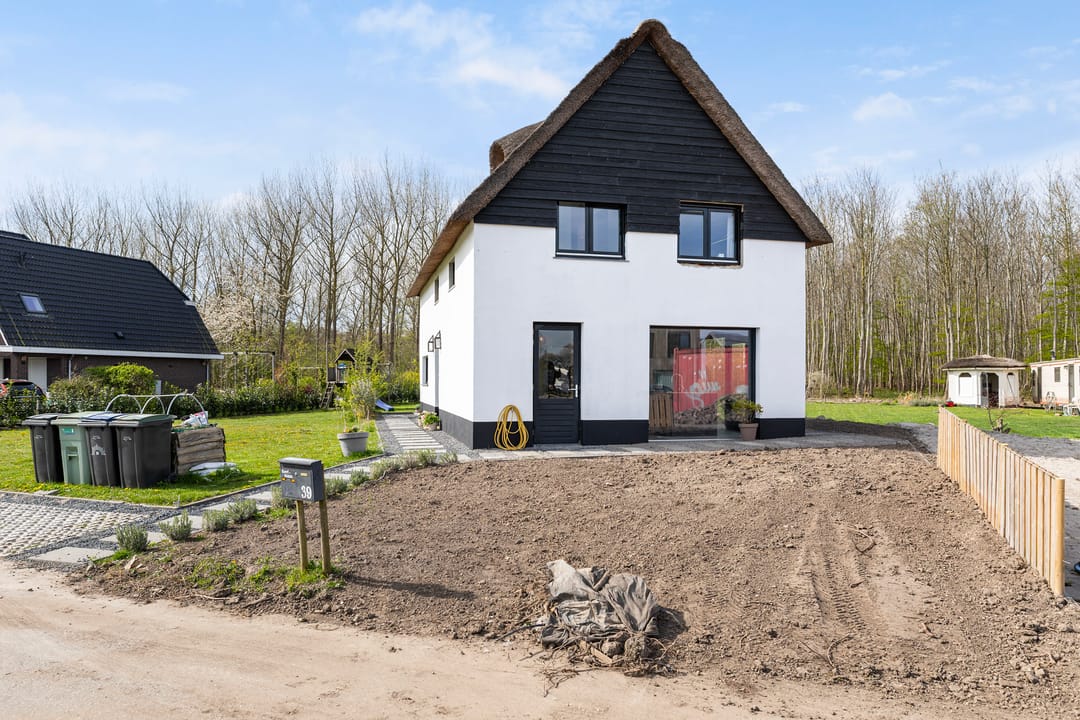 Thatched Detached Home on Spacious Plot Adjacent to Forest Edge — 7