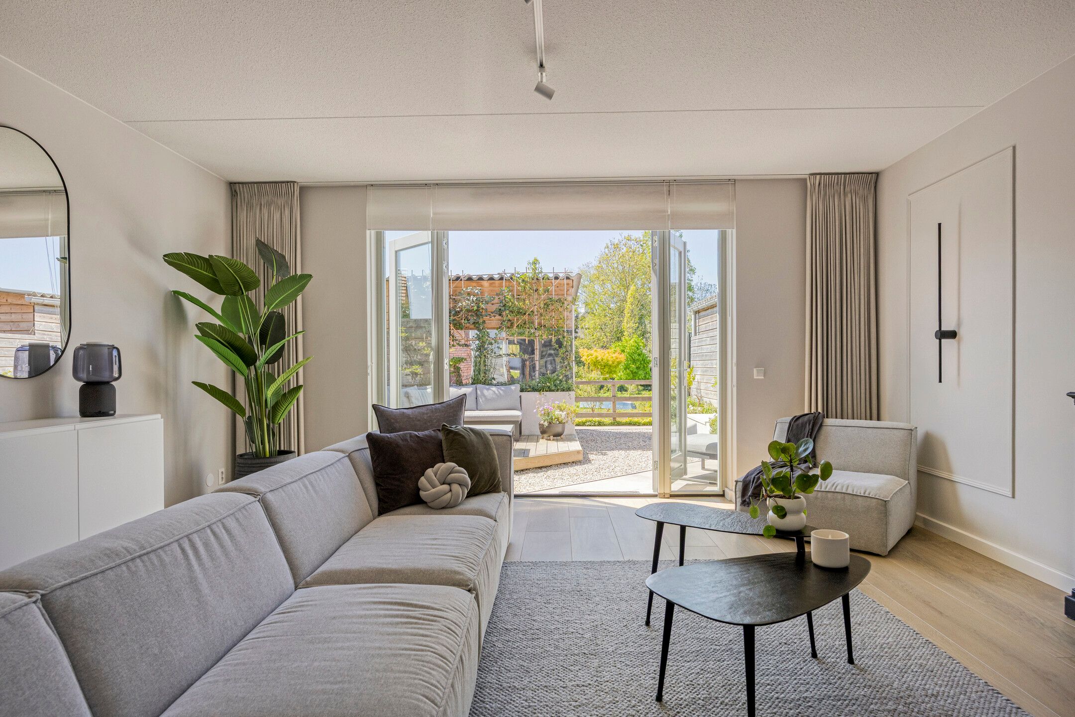Spacious Waterfront Townhouse with Private Mooring in Leimuiden — 15