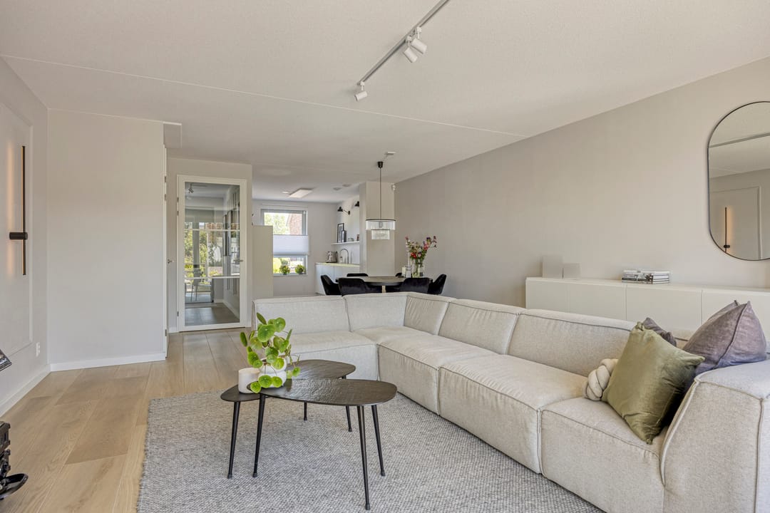 Spacious Waterfront Townhouse with Private Mooring in Leimuiden — 17
