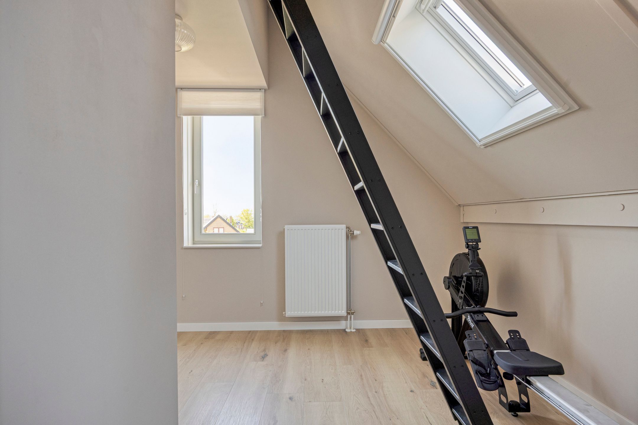 Spacious Waterfront Townhouse with Private Mooring in Leimuiden — 63