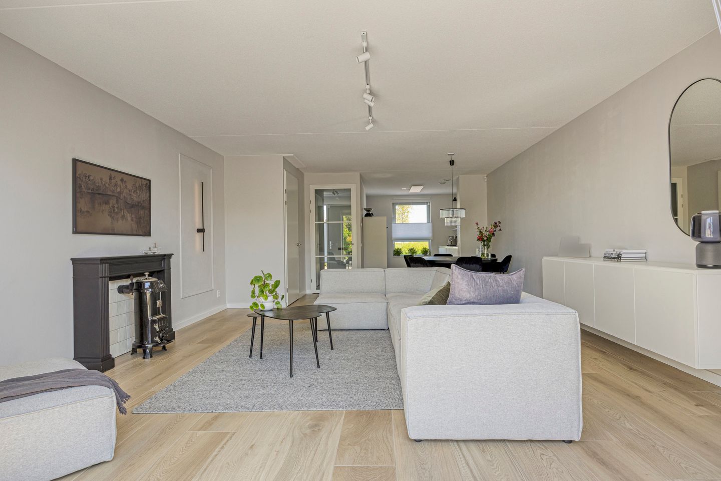 Spacious Waterfront Townhouse with Private Mooring in Leimuiden — 14