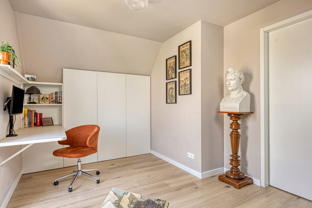 Spacious Waterfront Townhouse with Private Mooring in Leimuiden — 52