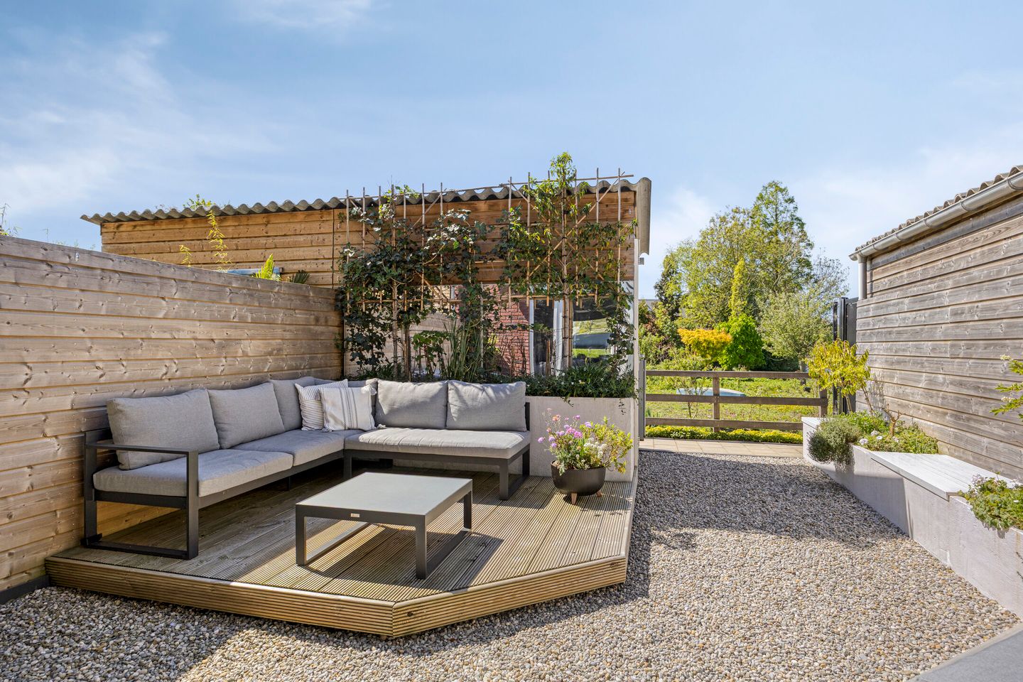 Spacious Waterfront Townhouse with Private Mooring in Leimuiden — 64