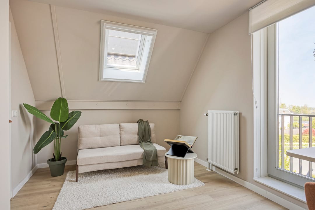 Spacious Waterfront Townhouse with Private Mooring in Leimuiden — 53