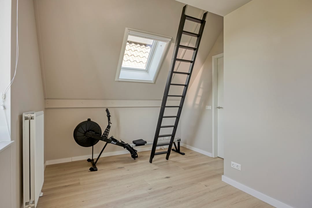 Spacious Waterfront Townhouse with Private Mooring in Leimuiden — 62