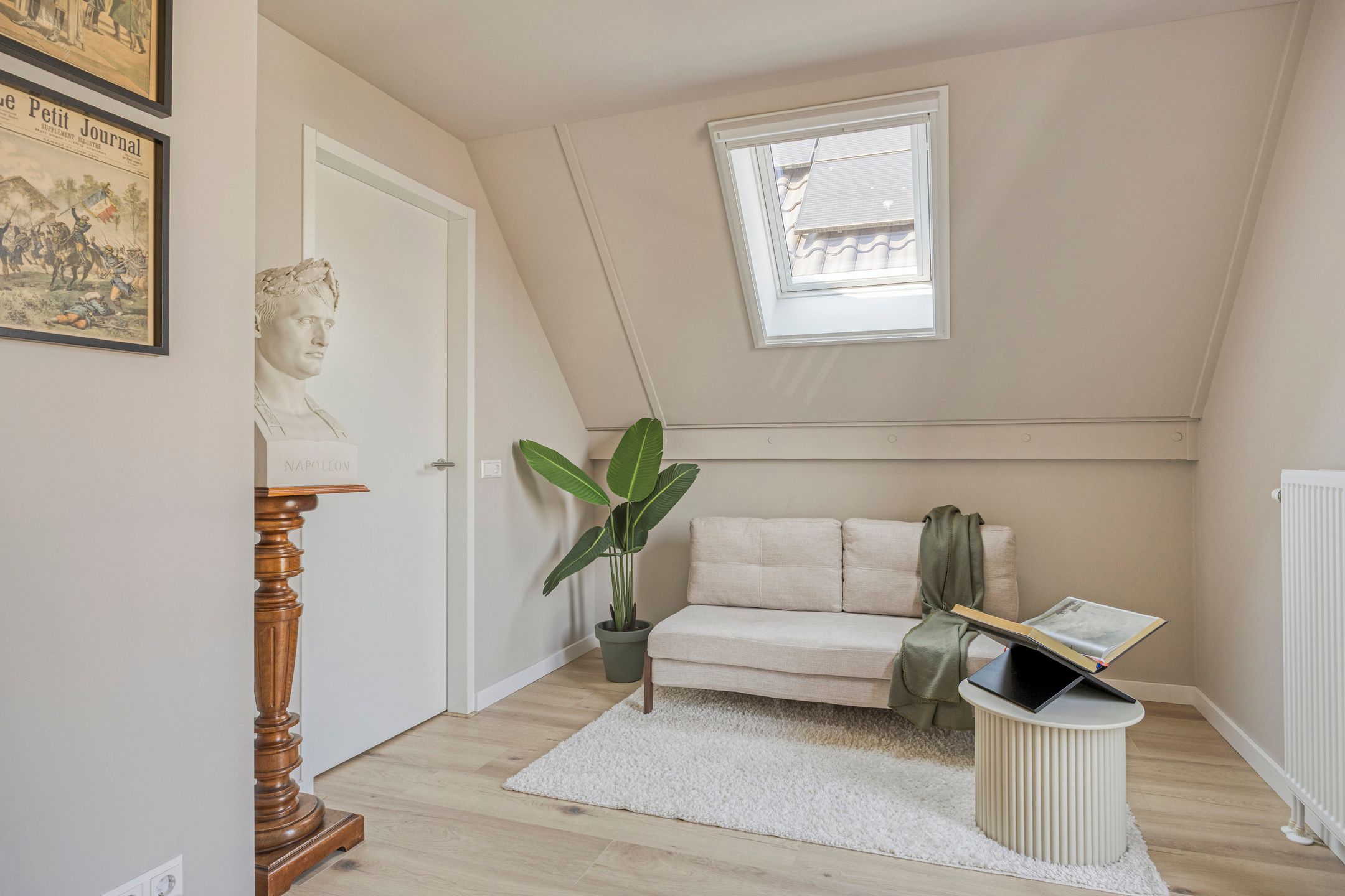 Spacious Waterfront Townhouse with Private Mooring in Leimuiden — 54
