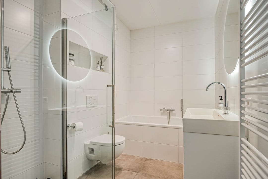 Spacious Waterfront Townhouse with Private Mooring in Leimuiden — 43