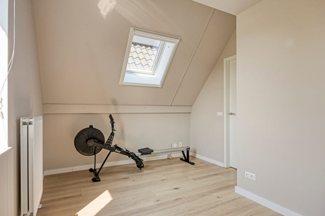 Spacious Waterfront Townhouse with Private Mooring in Leimuiden — 61