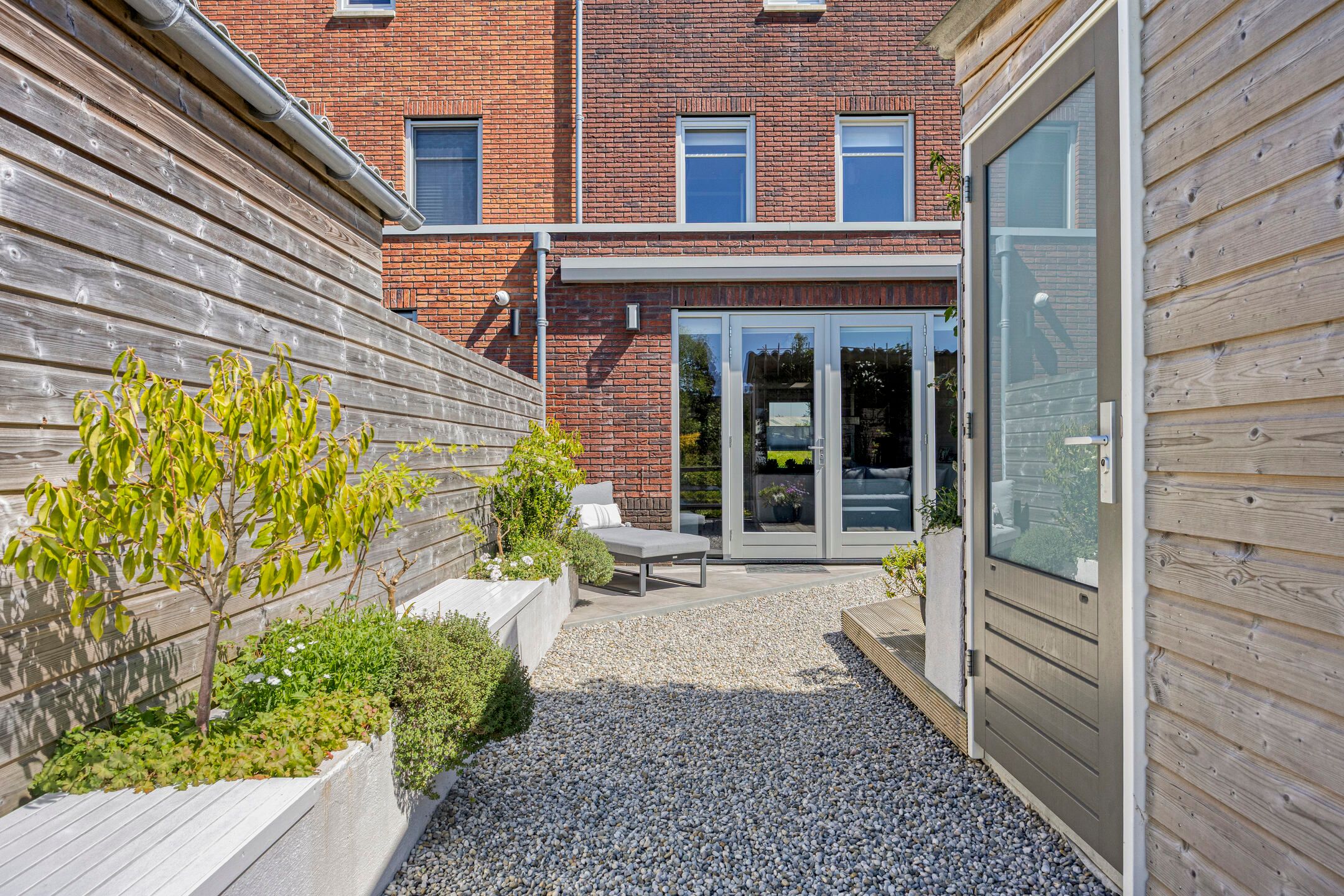 Spacious Waterfront Townhouse with Private Mooring in Leimuiden — 69