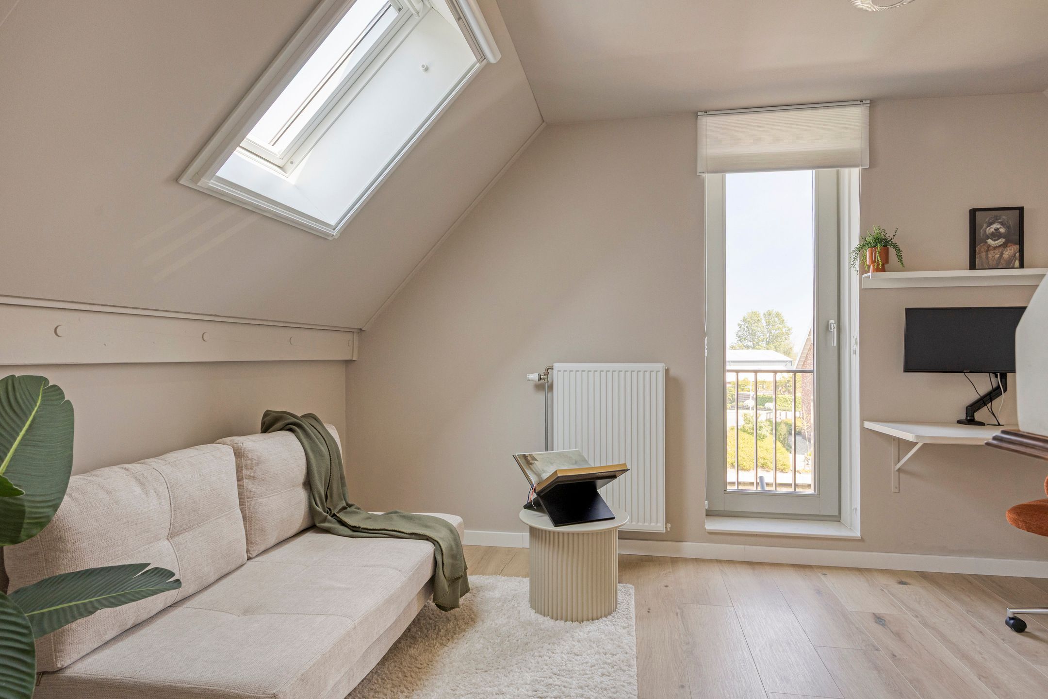 Spacious Waterfront Townhouse with Private Mooring in Leimuiden — 51