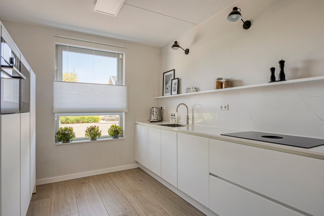 Spacious Waterfront Townhouse with Private Mooring in Leimuiden — 28