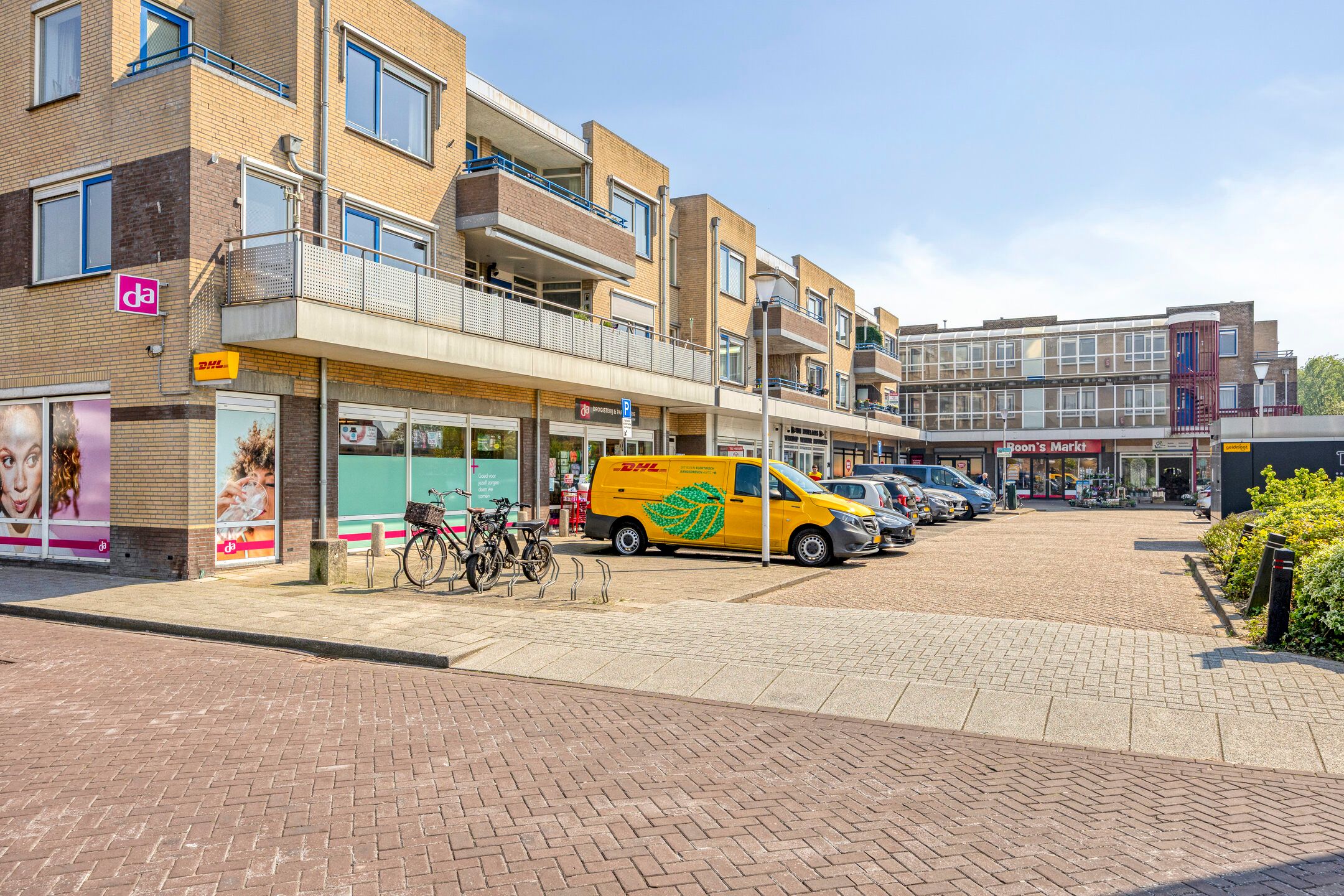 Spacious Waterfront Townhouse with Private Mooring in Leimuiden — 75