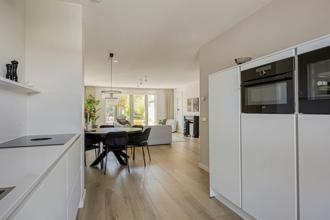 Spacious Waterfront Townhouse with Private Mooring in Leimuiden — 31