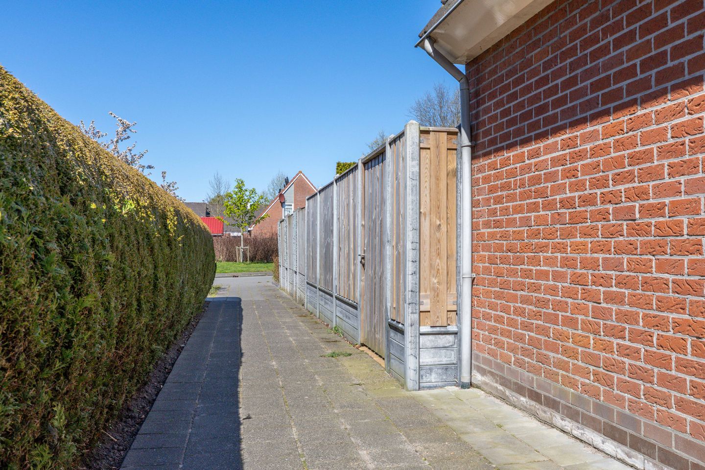 Spacious and Sustainable Semi-Detached Home with Garden Room in Surhuisterveen — 50