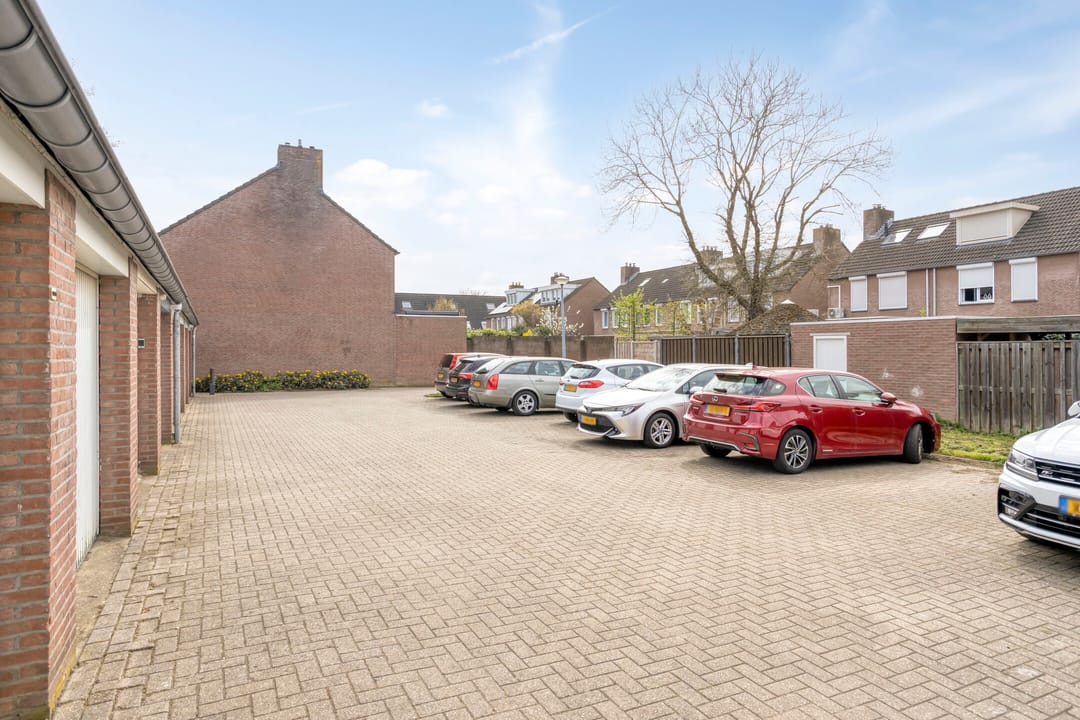 Ready-to-move-in terraced house with 4 bedrooms in child-friendly Heugem neighbourhood near MUMC — 32