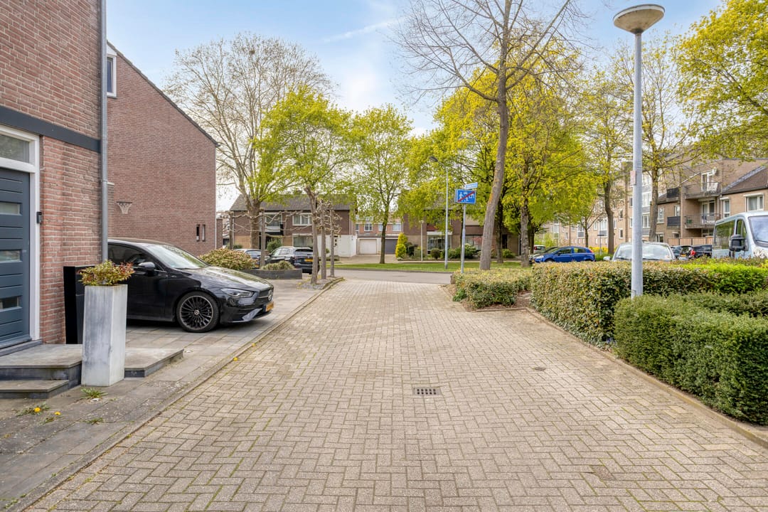 Ready-to-move-in terraced house with 4 bedrooms in child-friendly Heugem neighbourhood near MUMC — 37