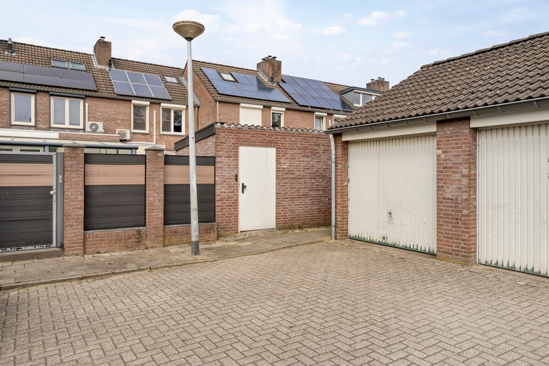 Ready-to-move-in terraced house with 4 bedrooms in child-friendly Heugem neighbourhood near MUMC — 31