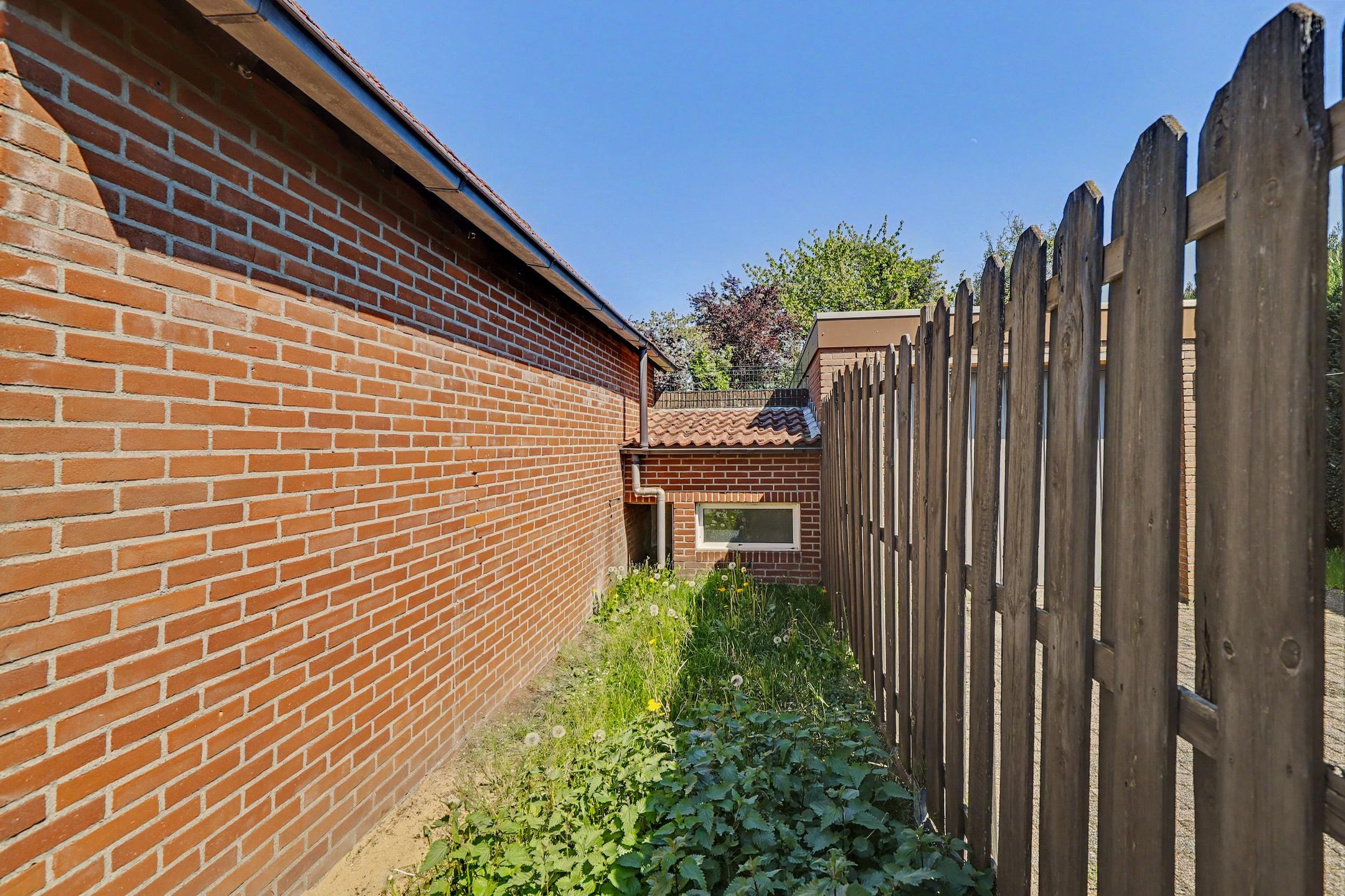 Spacious semi-detached home with garage and cellar in Landgraaf — 39