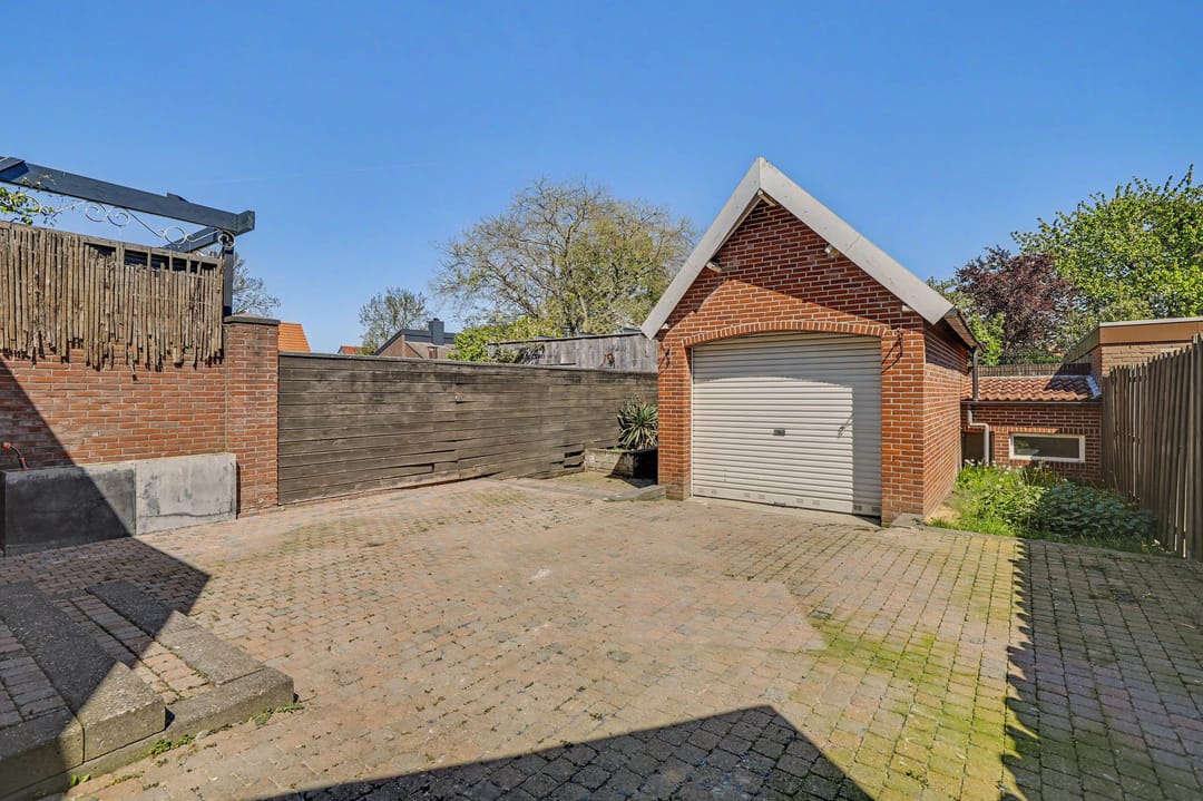 Spacious semi-detached home with garage and cellar in Landgraaf — 38