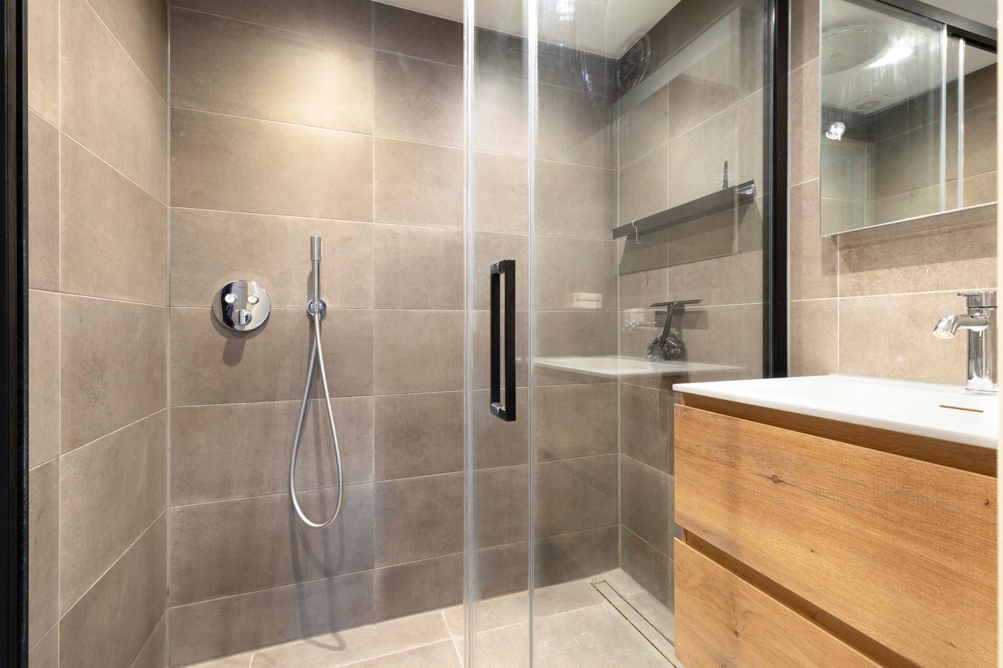 Spacious Extended Semi-Detached Home with Energy Label A and Multifunctional Ground Floor Room — 25