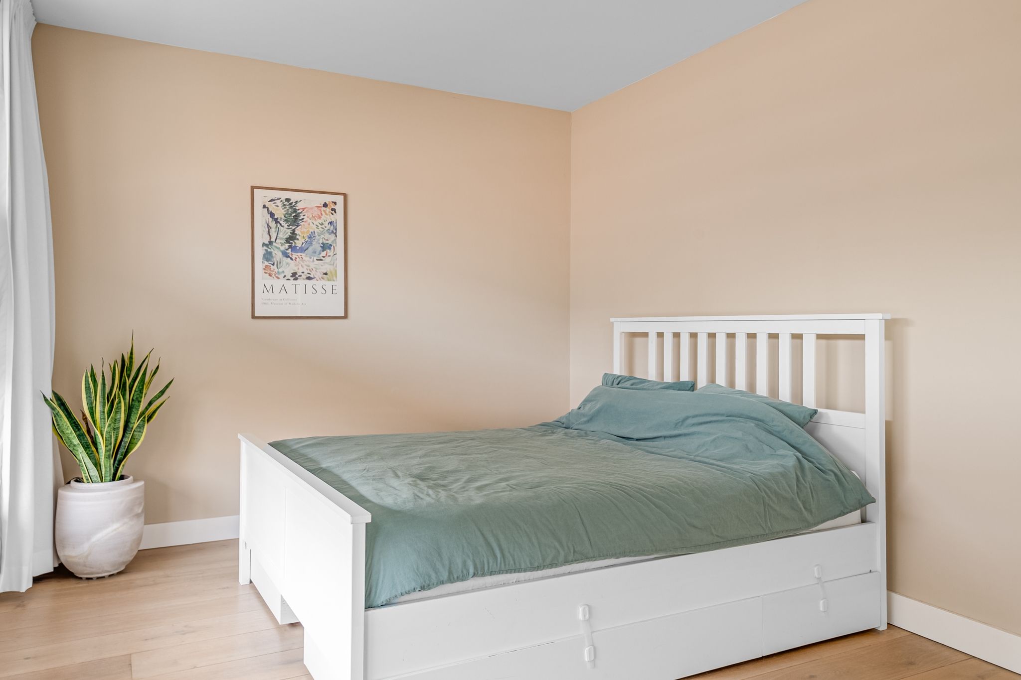 Modern 3-bedroom apartment with west-facing balcony and private parking in Amsterdam Slotervaart — 18