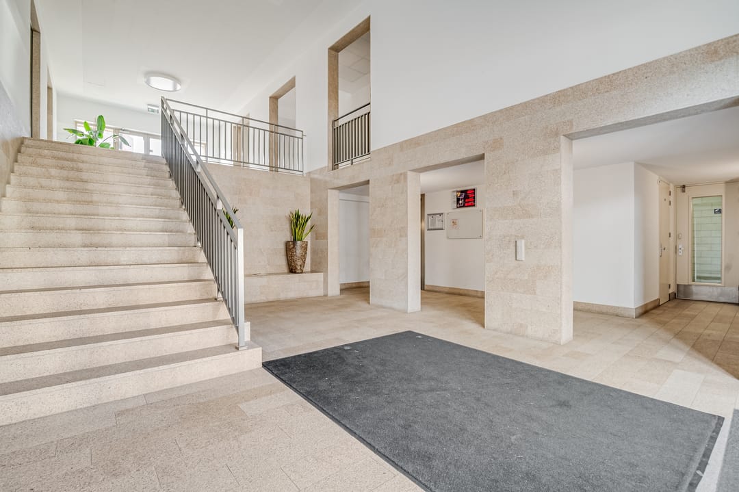 Modern 3-bedroom apartment with west-facing balcony and private parking in Amsterdam Slotervaart — 26