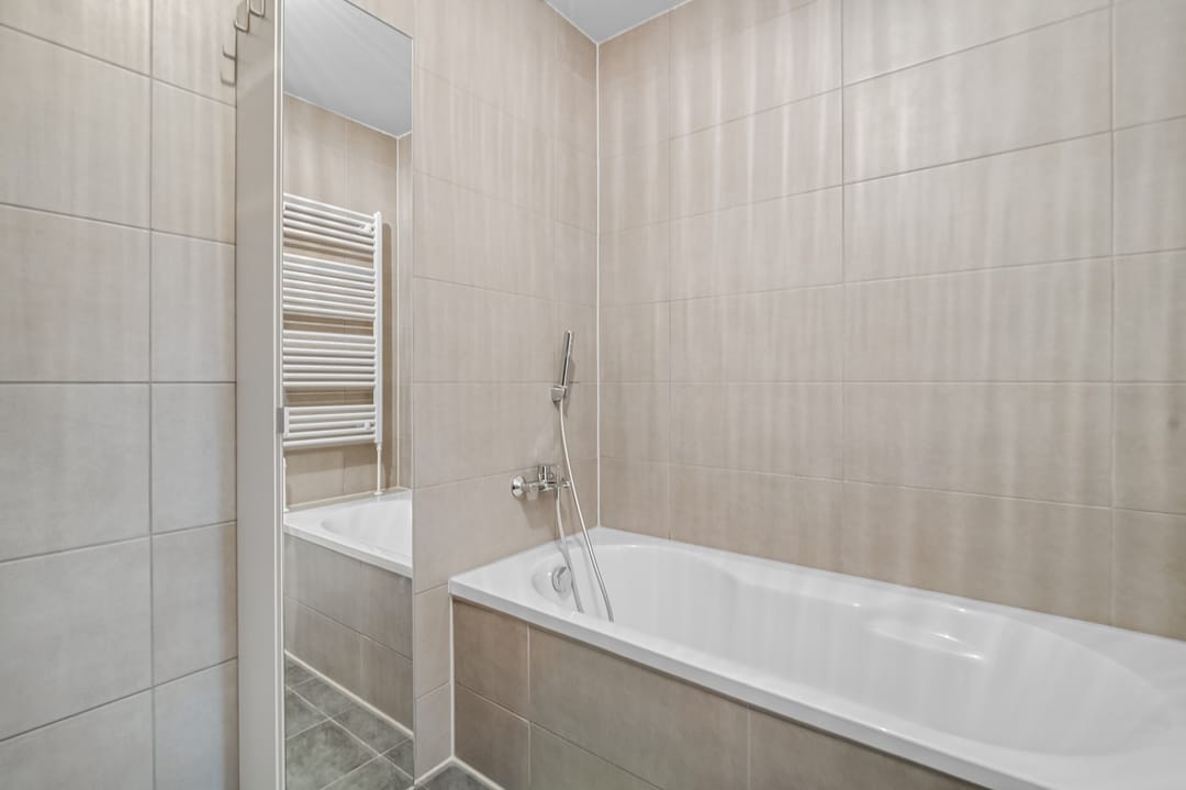 Modern 3-bedroom apartment with west-facing balcony and private parking in Amsterdam Slotervaart — 13