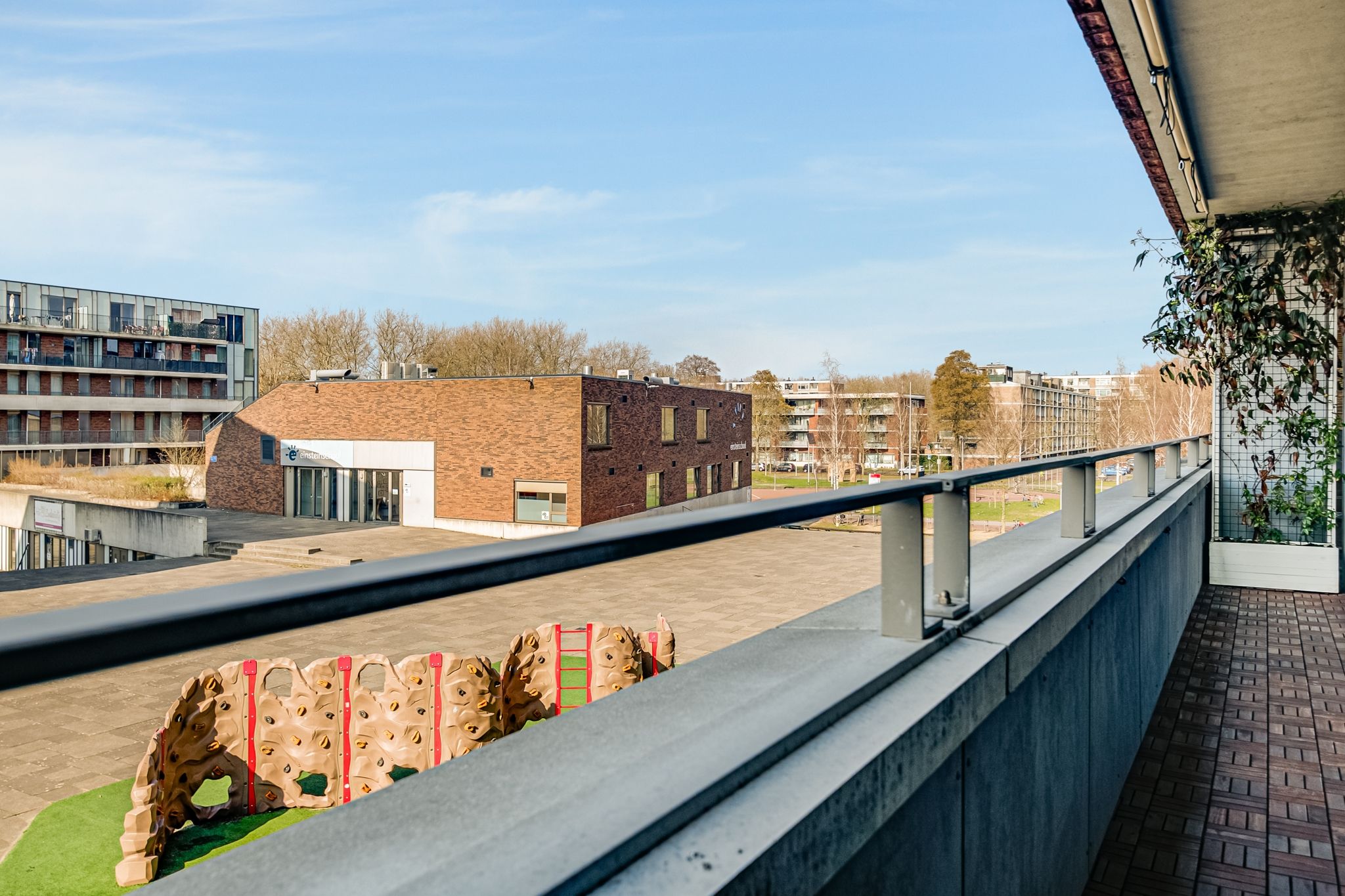 Modern 3-bedroom apartment with west-facing balcony and private parking in Amsterdam Slotervaart — 12