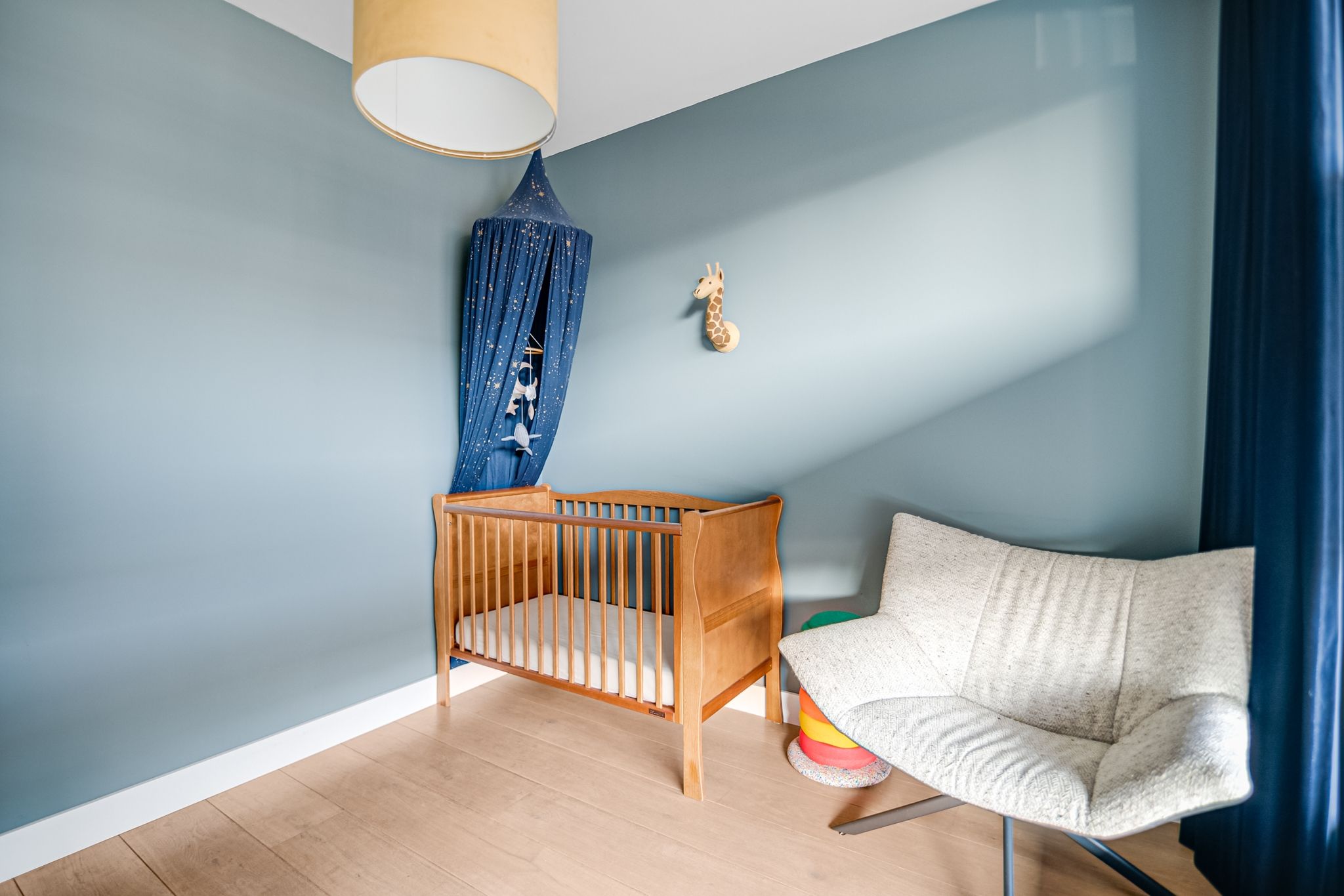 Modern 3-bedroom apartment with west-facing balcony and private parking in Amsterdam Slotervaart — 21