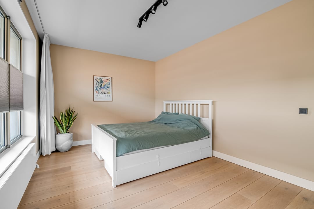 Modern 3-bedroom apartment with west-facing balcony and private parking in Amsterdam Slotervaart — 17