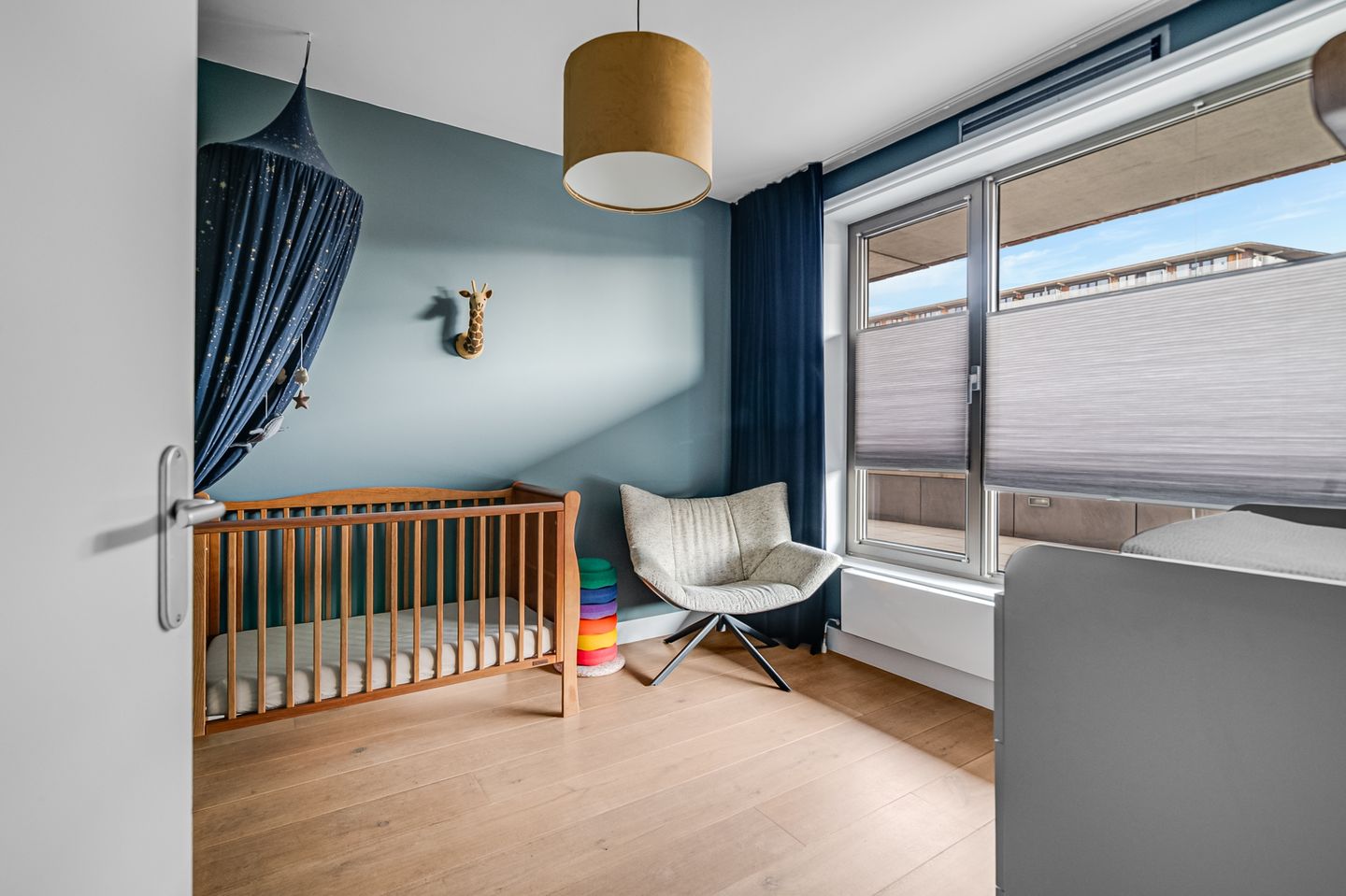 Modern 3-bedroom apartment with west-facing balcony and private parking in Amsterdam Slotervaart — 20
