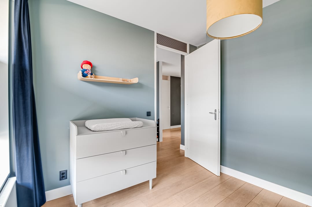 Modern 3-bedroom apartment with west-facing balcony and private parking in Amsterdam Slotervaart — 22