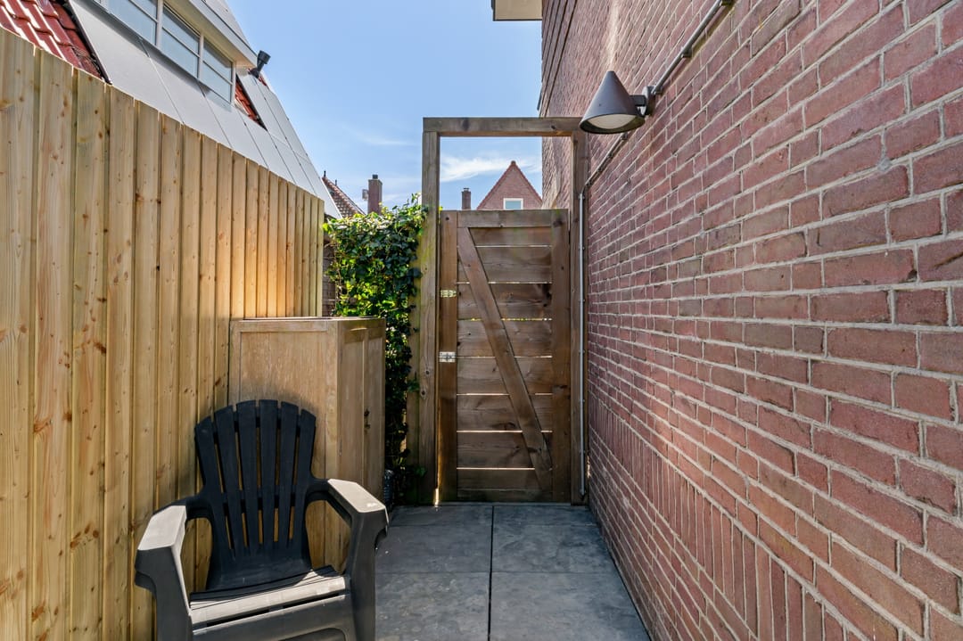 Detached 1930s Villa with Roof Terrace in Popular Hoorn Location — 41