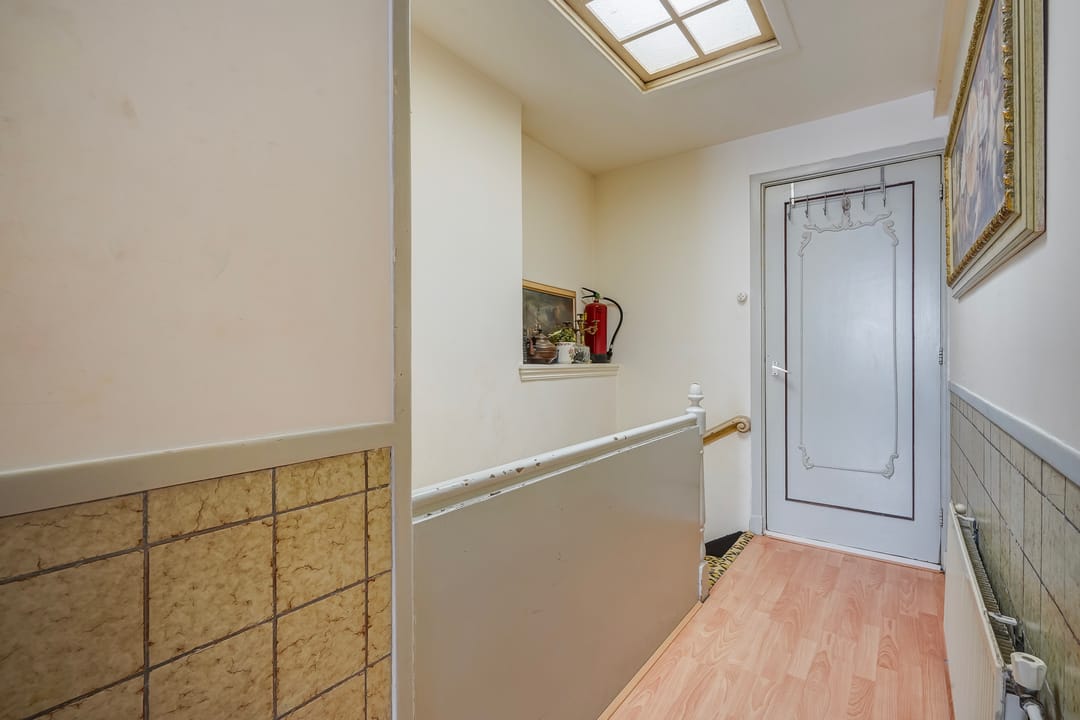 Historic Apartment with Renovation Potential in Den Haag Centre — 28