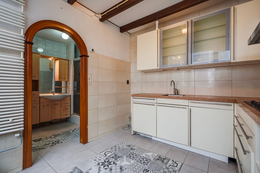 Historic Apartment with Renovation Potential in Den Haag Centre — 17