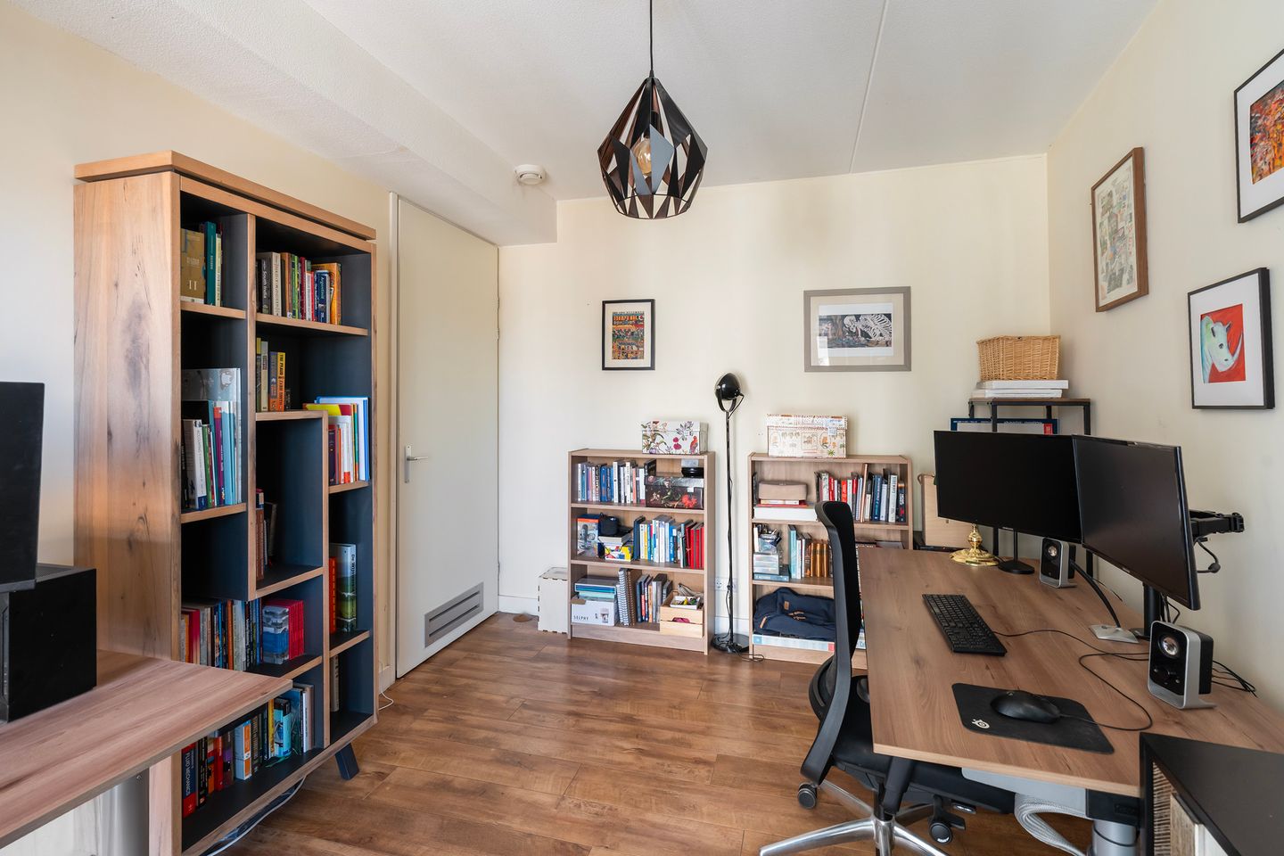 Spacious 4-Room Apartment with City Views, Terrace and Two Parking Spaces in Valkenboskwartier — 25