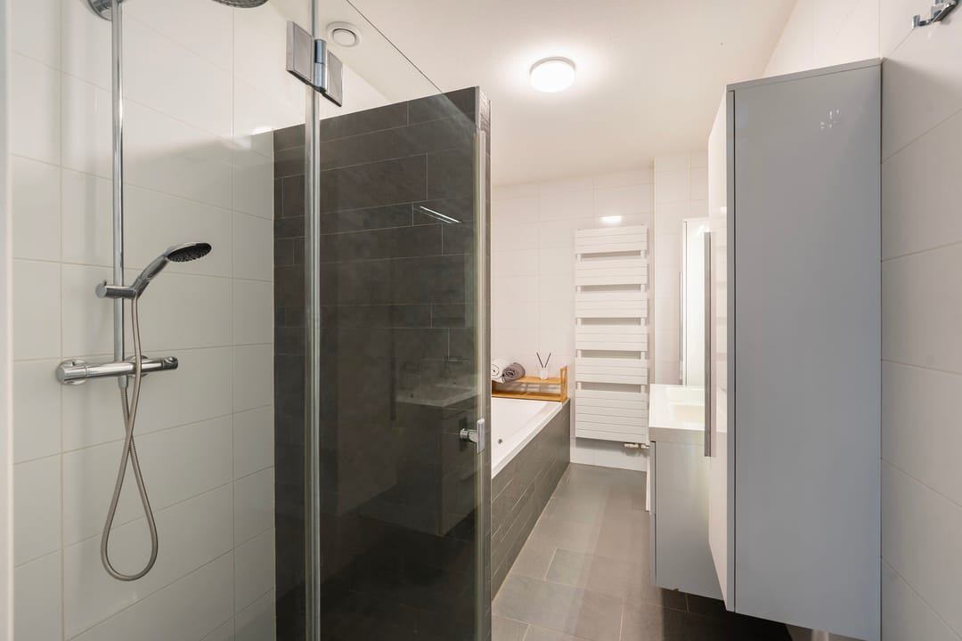 Spacious 4-Room Apartment with City Views, Terrace and Two Parking Spaces in Valkenboskwartier — 22