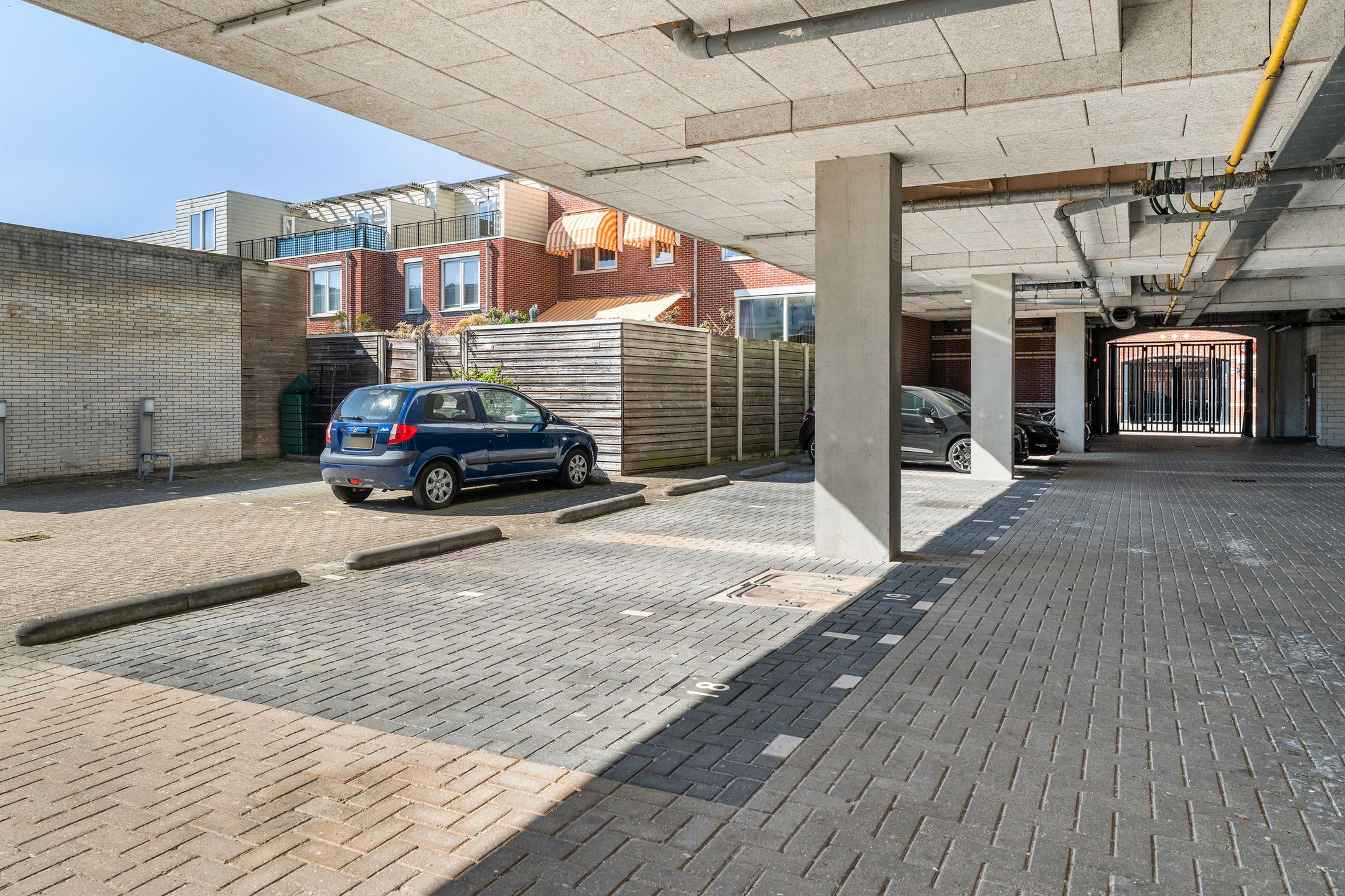 Spacious 4-Room Apartment with City Views, Terrace and Two Parking Spaces in Valkenboskwartier — 33